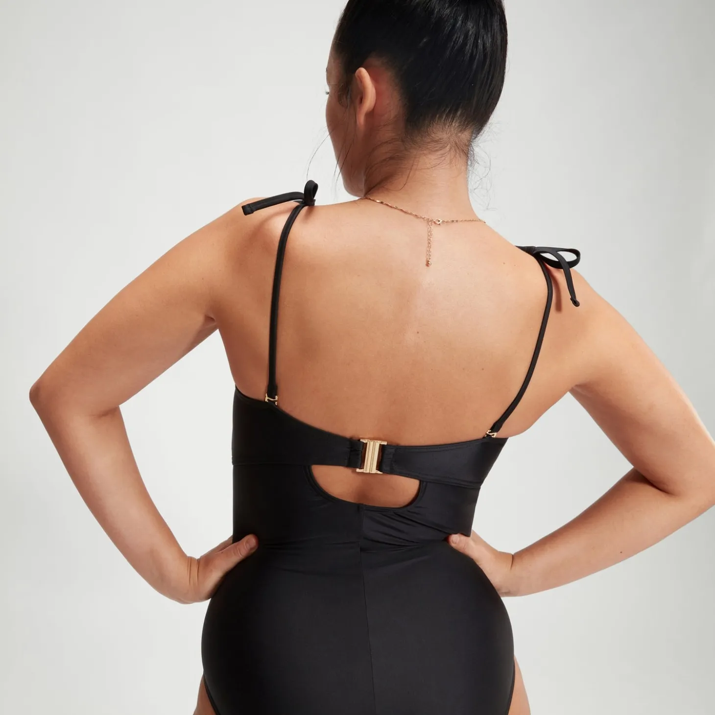 Maillot de bain Femme effet galbant Bandeau noir