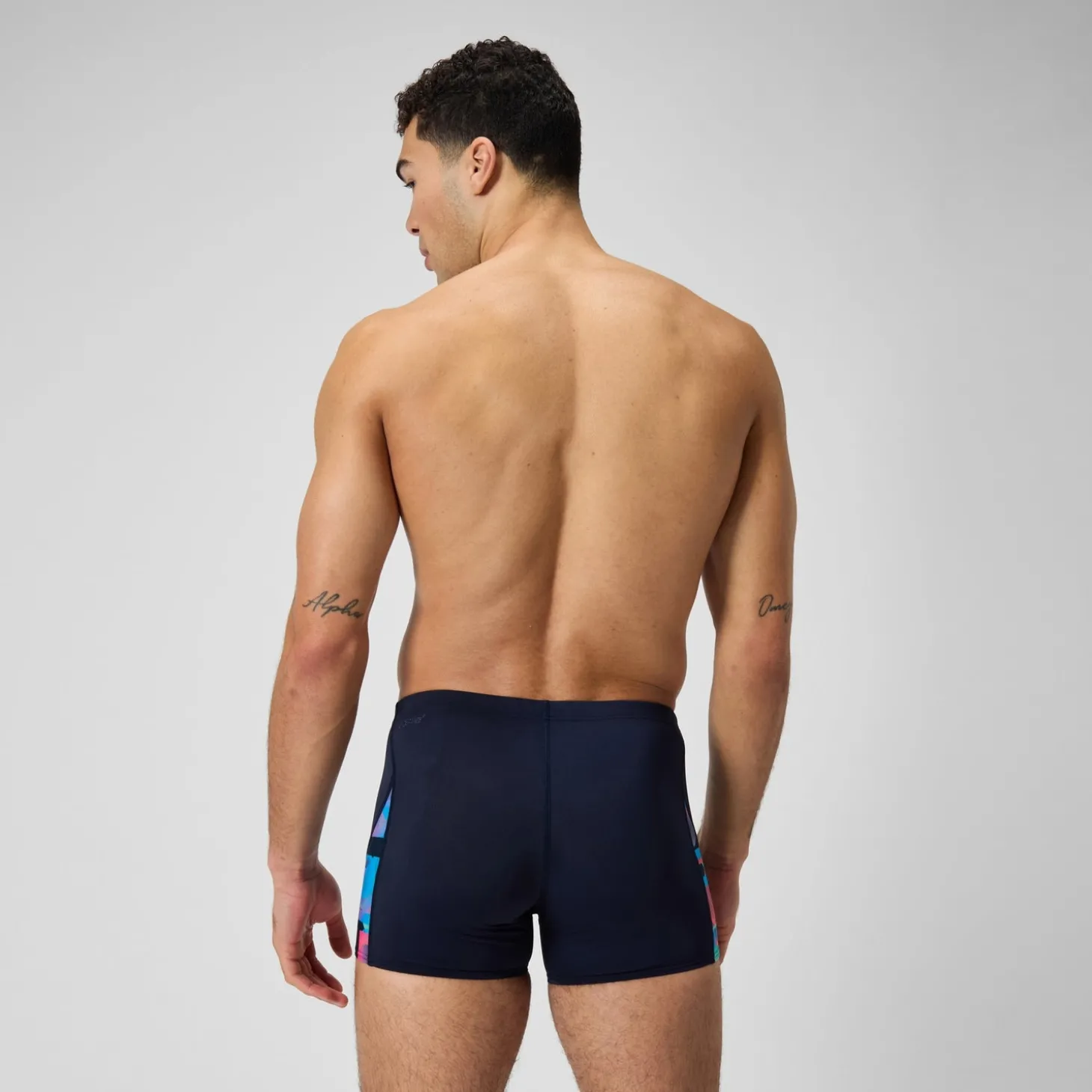 Short de bain Hommes coupe en V Allover Digital pour Hommes Bleu marine profond/Rouge sirène